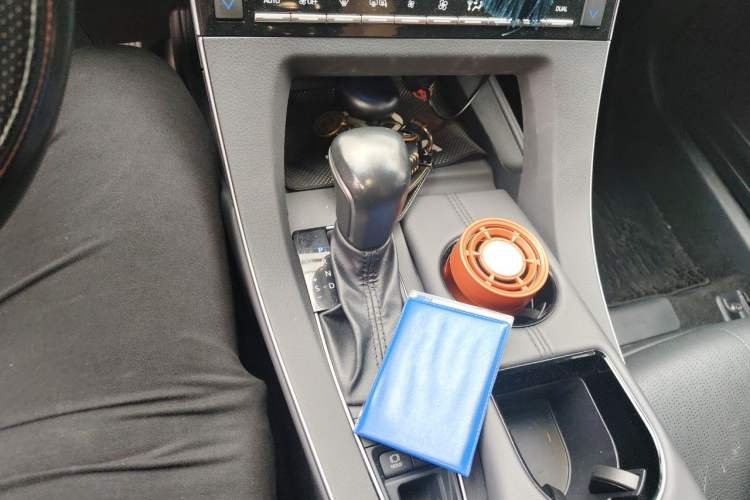Used Toyota Avalon 2019 Dual-Engine 2.5L Luxury Edition China VI Standard Gear Lever