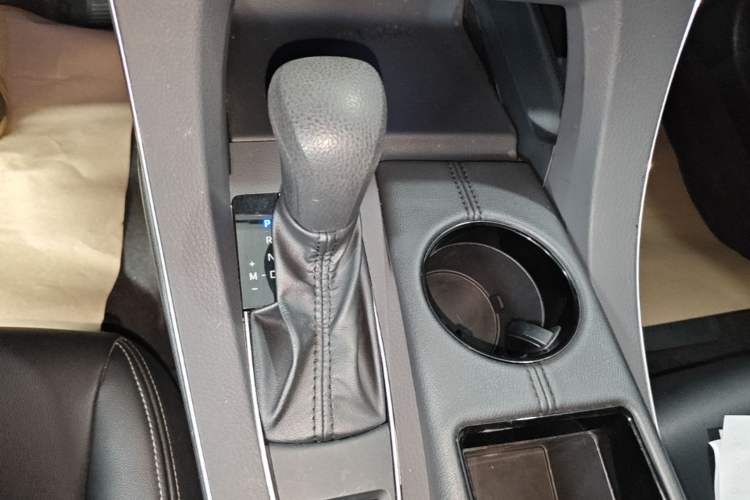 Used Toyota Avalon 2019 2.0L Ambition Edition China VI Gear Lever