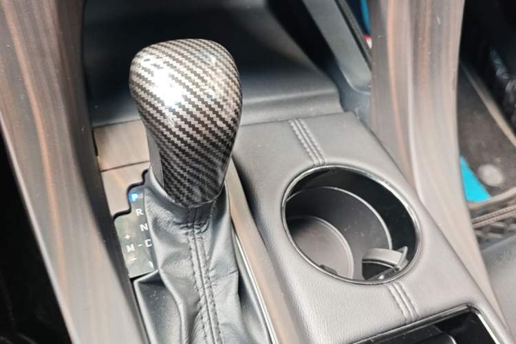 Used Toyota Avalon 2019 2.0L Luxury Edition China VI Standard Gear Lever
