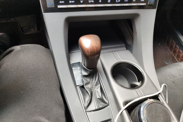 Used Toyota Avalon 2019 2.0L Luxury Edition China VI Standard Gear Lever