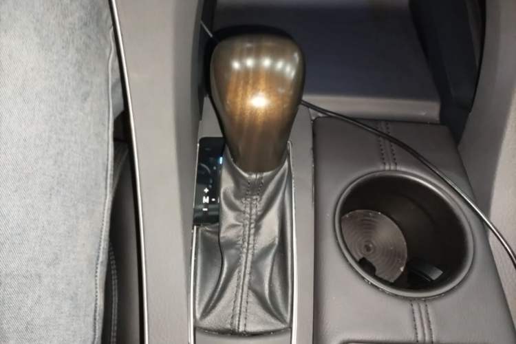 Used Toyota Avalon 2019 2.0L XLE Premium Edition China VI Gear Lever
