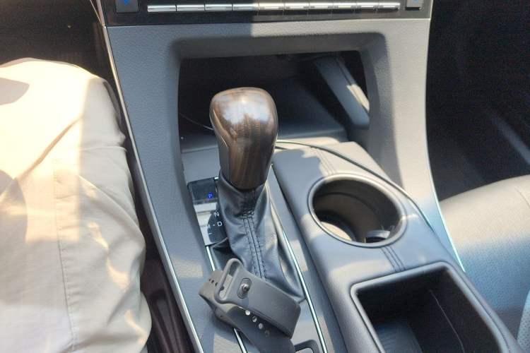 Used Toyota Avalon 2019 2.0L XLE Premium Edition China VI Gear Lever