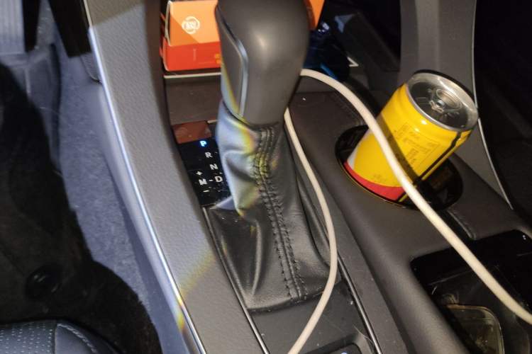 Used Toyota Avalon 2019 2.0L XLE Premium Edition China VI Gear Lever