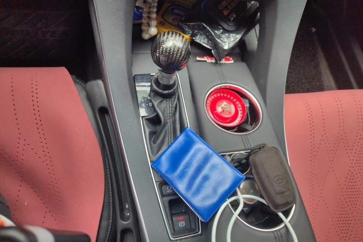 Used Toyota Avalon 2019 Dual-Engine 2.5L XLE Prestige Version China VI Standard Gear Lever