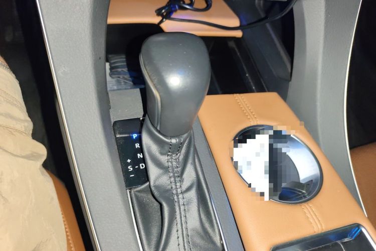 Used Toyota Avalon 2019 Dual-Engine 2.5L XLE Prestige Version China VI Standard Gear Lever