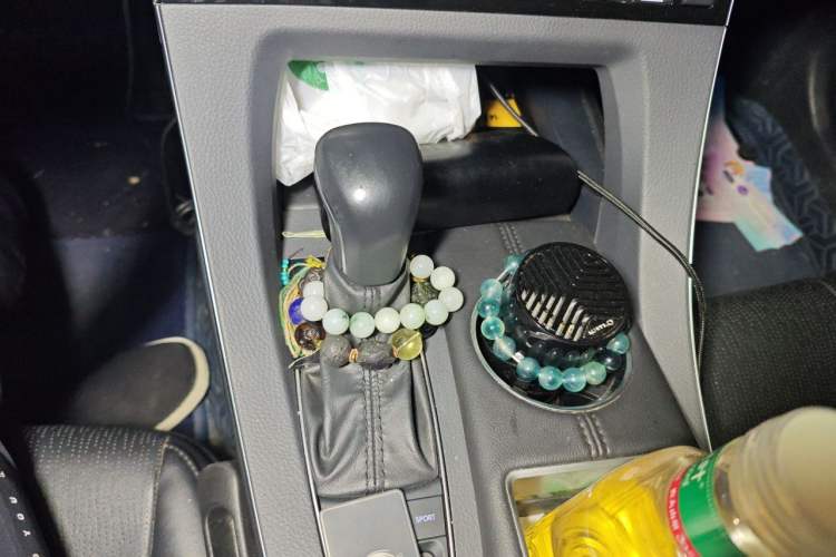 Used Toyota Avalon 2019 Dual-Engine 2.5L XLE Prestige Version China V Standard Gear Lever