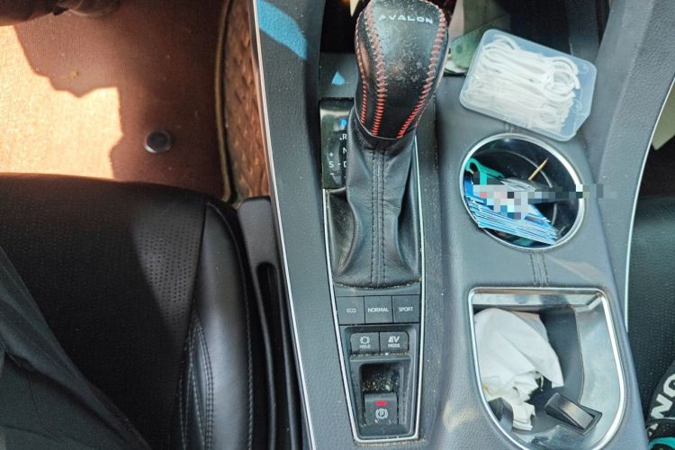 Used Toyota Avalon 2019 Dual-Engine 2.5L XLE Prestige Version China VI Standard Gear Lever