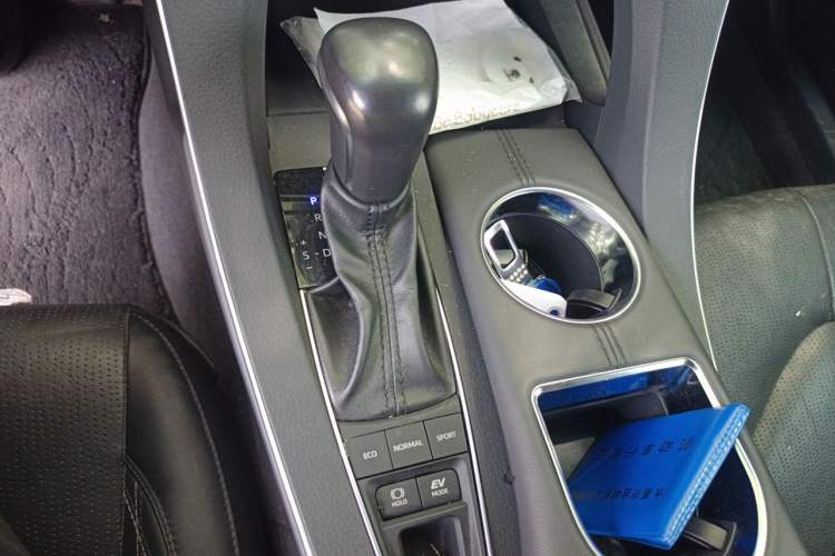 Used Toyota Avalon 2019 Dual-Engine 2.5L XLE Prestige Version China VI Standard Gear Lever