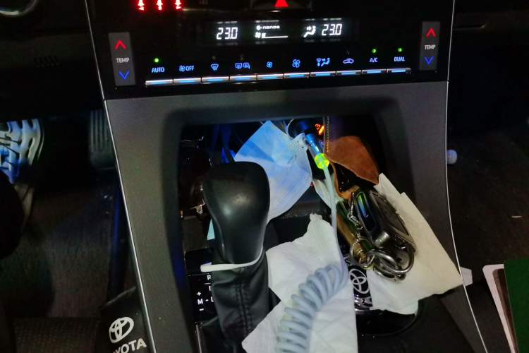 Used Toyota Avalon 2019 2.0L Luxury Edition China VI Standard Gear Lever
