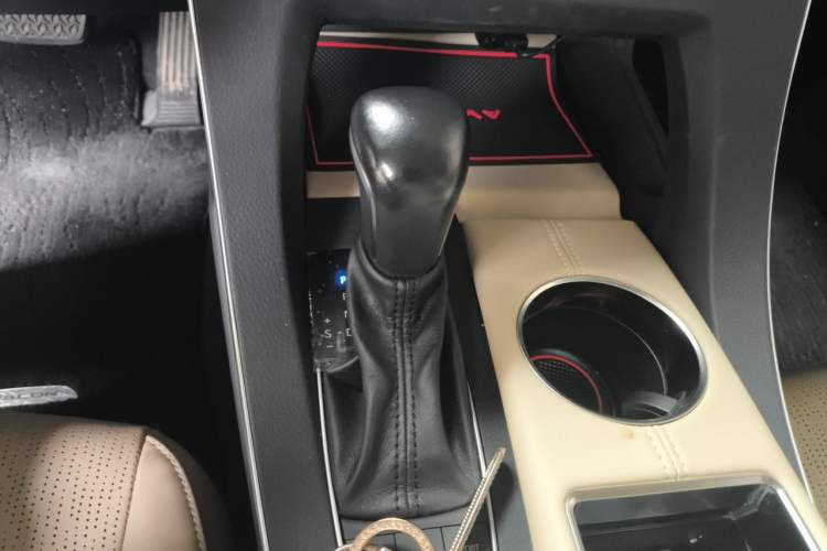 Used Toyota Avalon 2019 2.5L Touring Premium Version China VI Standard Gear Lever