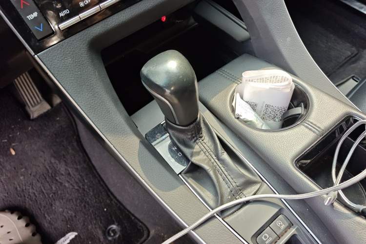 Used Toyota Avalon 2019 2.0L Luxury Edition China VI Standard Gear Lever