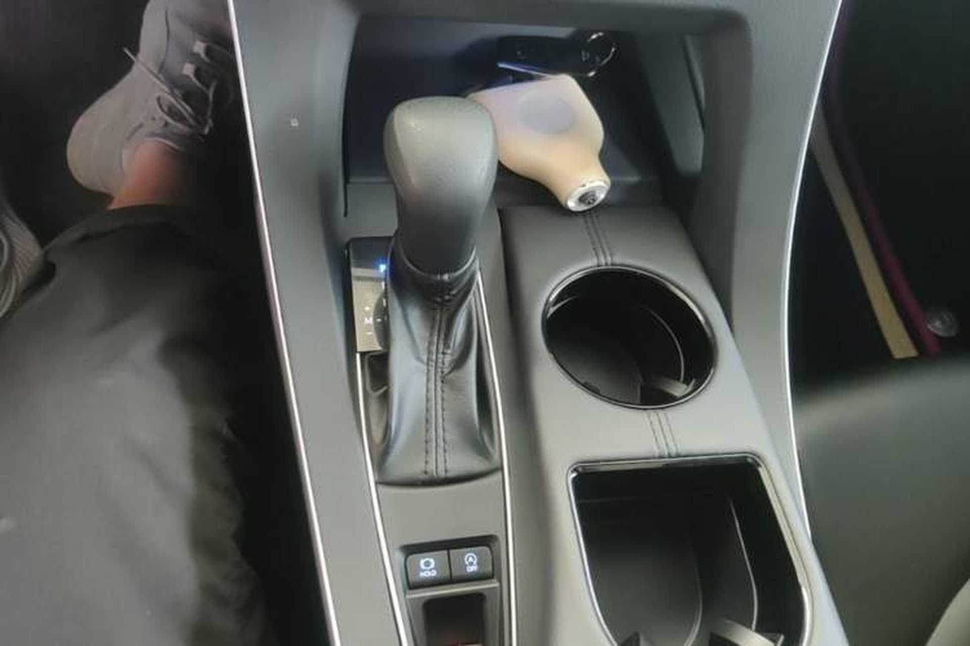 Used Toyota Avalon 2019 2.0L Ambition Edition China VI Gear Lever