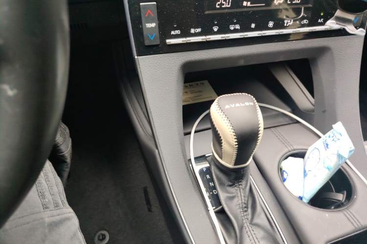 Used Toyota Avalon 2019 2.0L XLE Premium Edition China VI Gear Lever