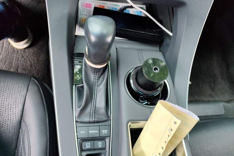 Used Toyota Avalon 2019 2.5L Touring Premium Version China VI Standard Gear Lever