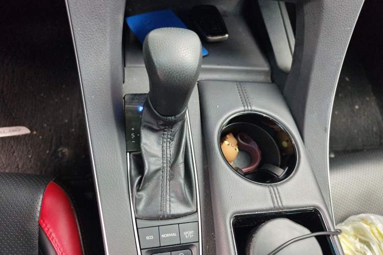 Used Toyota Avalon 2019 2.5L Ambition Version China V Standard Gear Lever