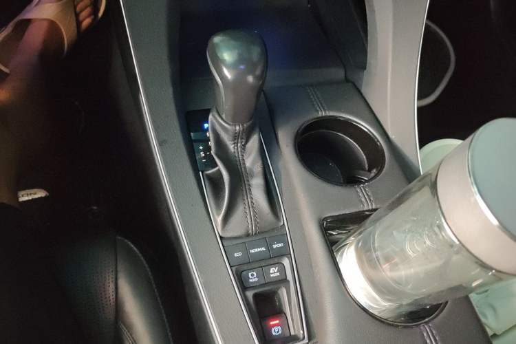 Used Toyota Avalon 2019 Dual-Engine 2.5L Luxury Edition China VI Standard Gear Lever