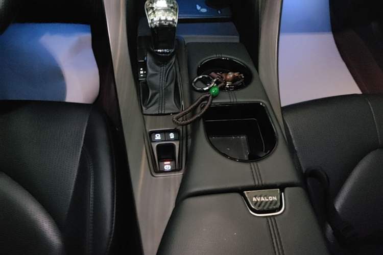 Used Toyota Avalon 2019 2.0L XLE Premium Edition China VI Gear Lever