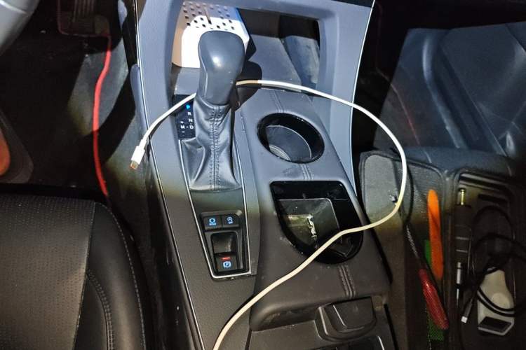 Used Toyota Avalon 2019 2.0L Luxury Edition China VI Standard Gear Lever