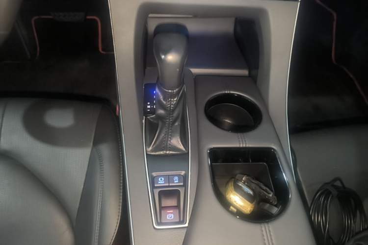 Used Toyota Avalon 2019 2.0L Luxury Edition China VI Standard Gear Lever