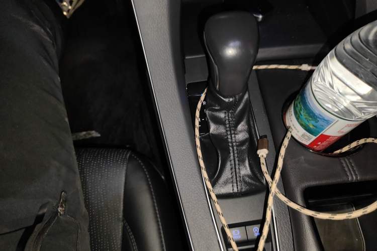 Used Toyota Avalon 2019 2.0L Luxury Edition China VI Standard Gear Lever