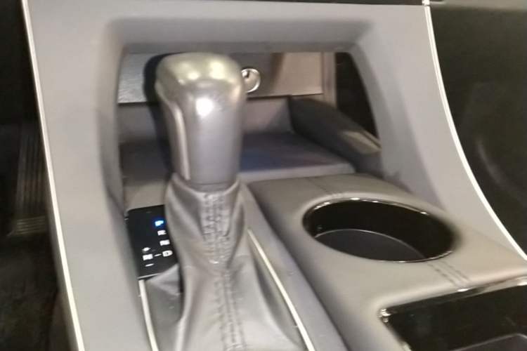 Used Toyota Avalon 2019 2.0L Luxury Edition China VI Standard Gear Lever