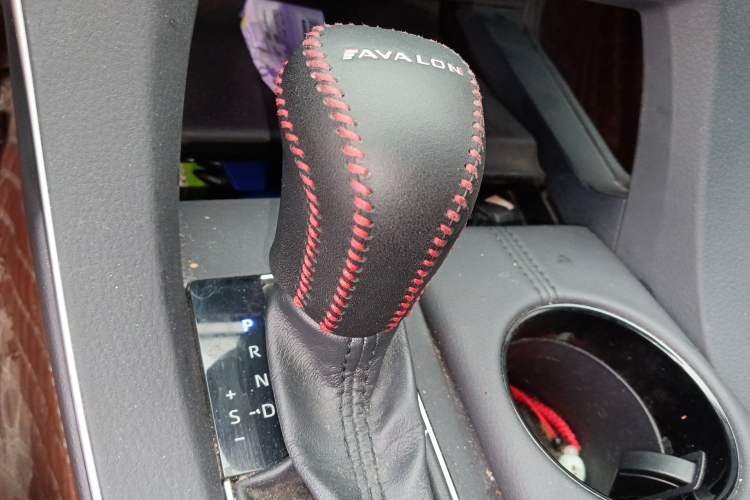 Used Toyota Avalon 2019 Dual-Engine 2.5L Luxury Edition China VI Standard Gear Lever