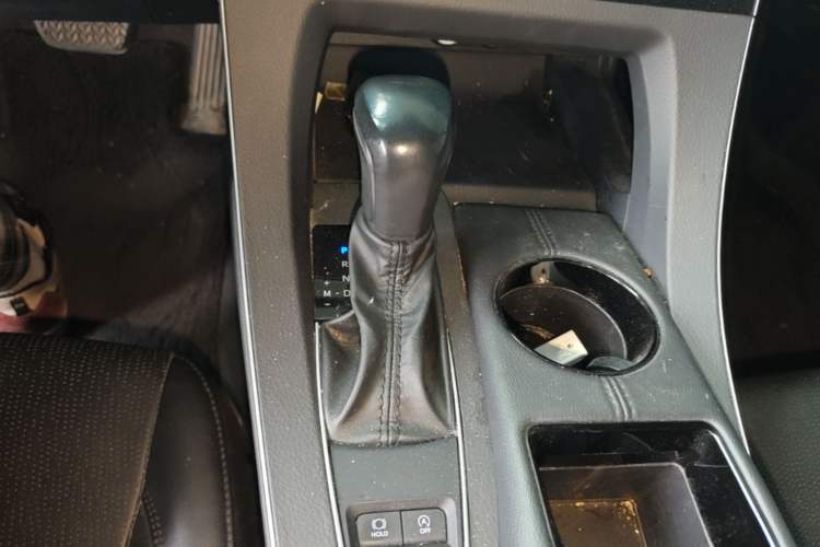 Used Toyota Avalon 2019 2.0L XLE Premium Edition China VI Gear Lever