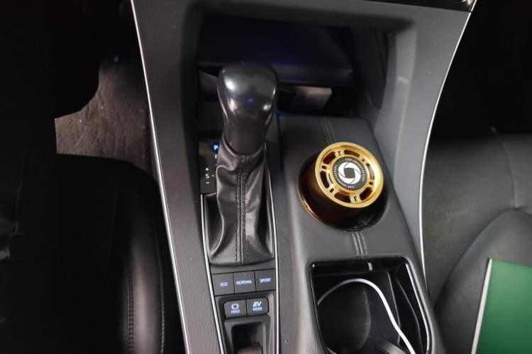Used Toyota Avalon 2019 Dual-Engine 2.5L Luxury Edition China VI Standard Gear Lever