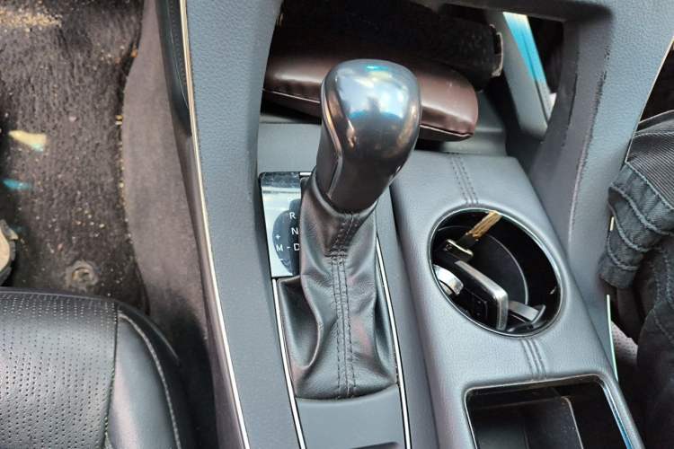 Used Toyota Avalon 2019 2.0L Luxury Edition China VI Standard Gear Lever