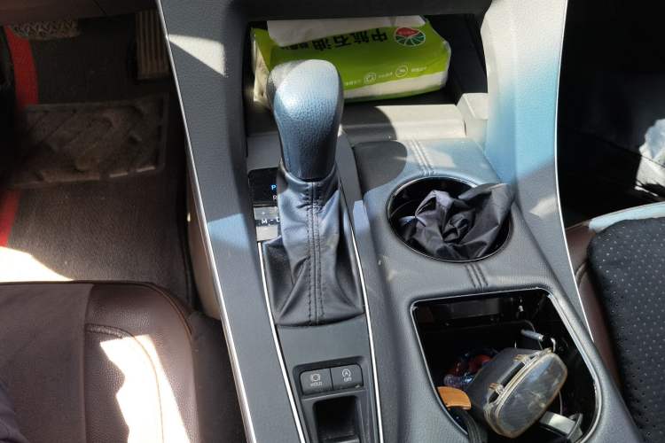 Used Toyota Avalon 2019 2.0L Ambition Edition China VI Gear Lever