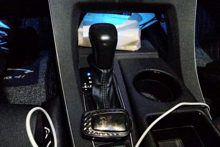 Used Toyota Avalon 2019 Dual-Engine 2.5L Luxury Edition China VI Standard Gear Lever
