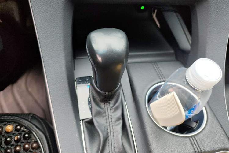 Used Toyota Avalon 2019 Dual-Engine 2.5L XLE Prestige Version China VI Standard Gear Lever