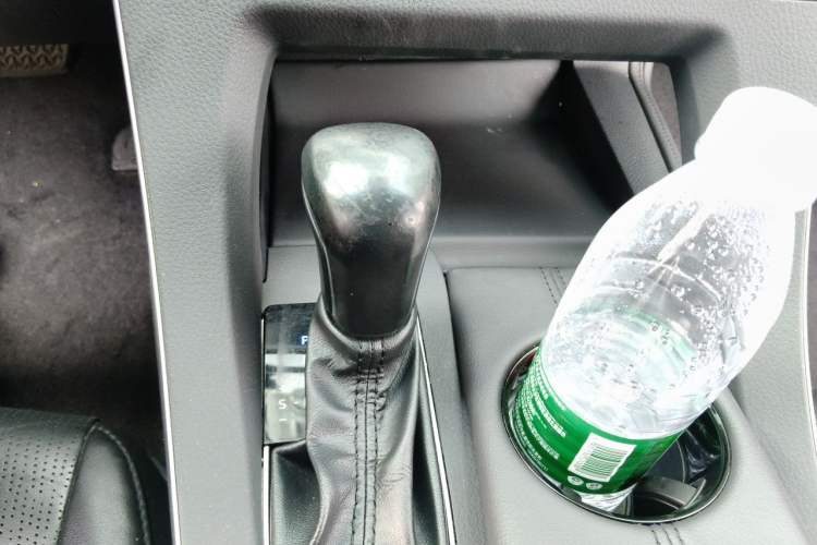 Used Toyota Avalon 2019 Dual-Engine 2.5L Luxury Edition China V Standard Gear Lever