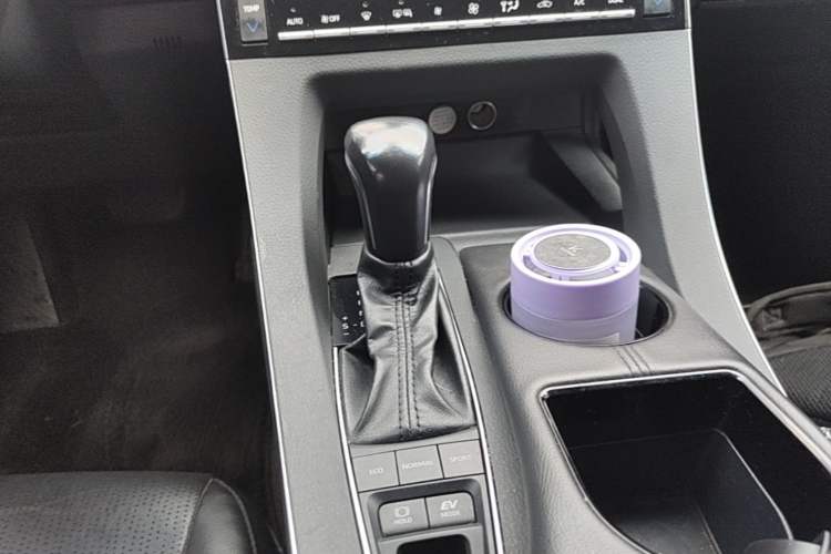 Used Toyota Avalon 2019 Dual-Engine 2.5L Luxury Edition China VI Standard Gear Lever