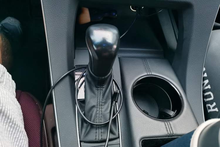 Used Toyota Avalon 2019 Dual-Engine 2.5L Luxury Edition China VI Standard Gear Lever