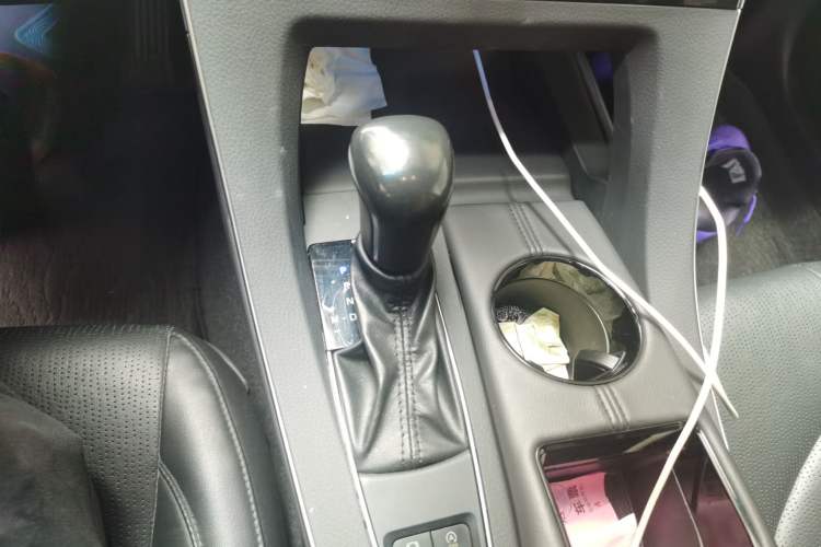 Used Toyota Avalon 2019 2.0L Luxury Edition China VI Standard Gear Lever