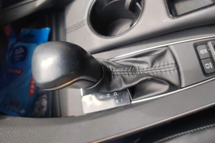 Used Toyota Avalon 2019 2.0L XLE Premium Edition China VI Gear Lever