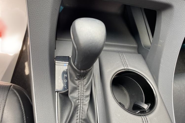 Used Toyota Avalon 2019 Dual-Engine 2.5L Luxury Edition China VI Standard Gear Lever