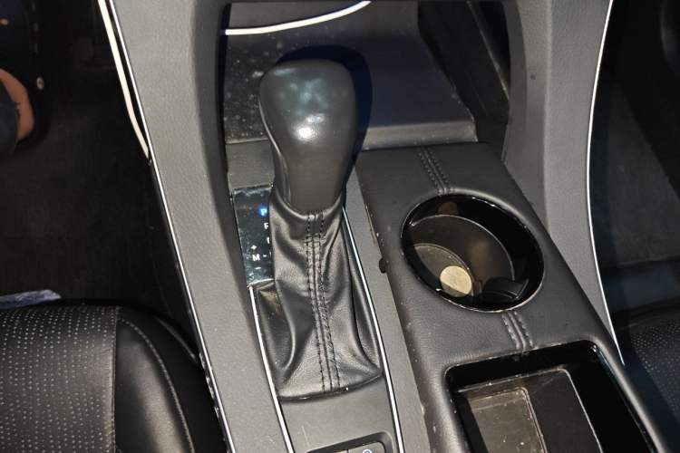 Used Toyota Avalon 2019 2.0L XLE Premium Edition China VI Gear Lever