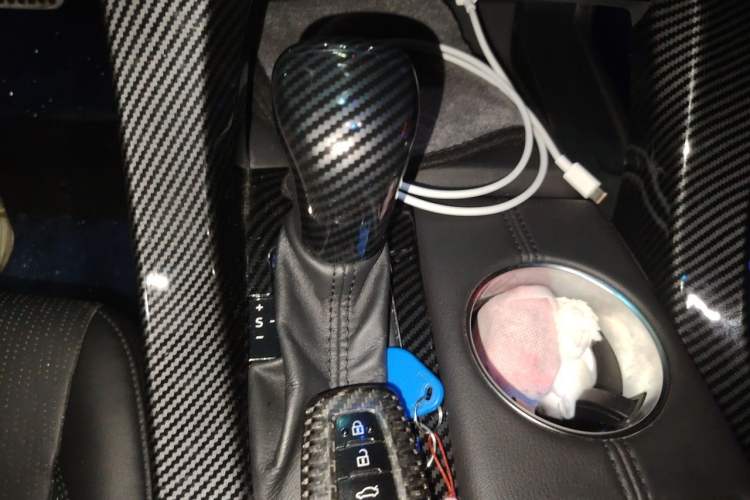 Used Toyota Avalon 2019 Dual-Engine 2.5L XLE Prestige Version China V Standard Gear Lever