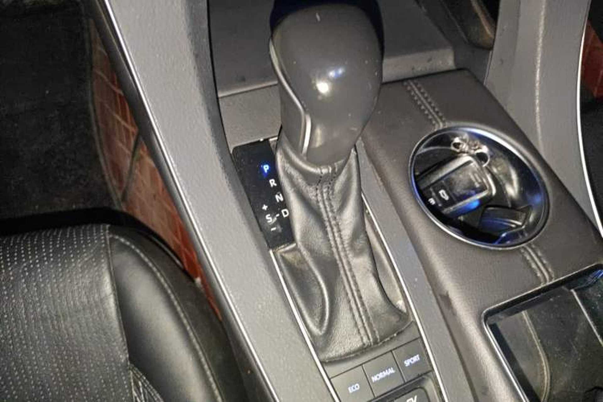 Used Toyota Avalon 2019 Dual-Engine 2.5L XLE Prestige Version China VI Standard Gear Lever