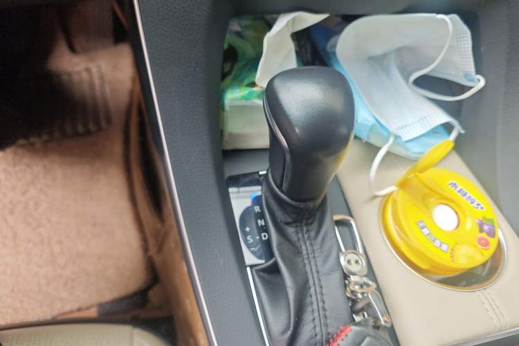 Used Toyota Avalon 2019 Dual-Engine 2.5L XLE Prestige Version China V Standard Gear Lever