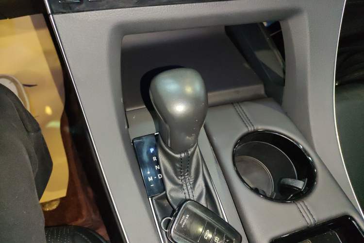 Used Toyota Avalon 2019 2.0L XLE Premium Edition China VI Gear Lever