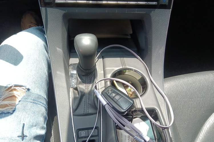 Used Toyota Avalon 2019 2.0L Luxury Edition China VI Standard Gear Lever