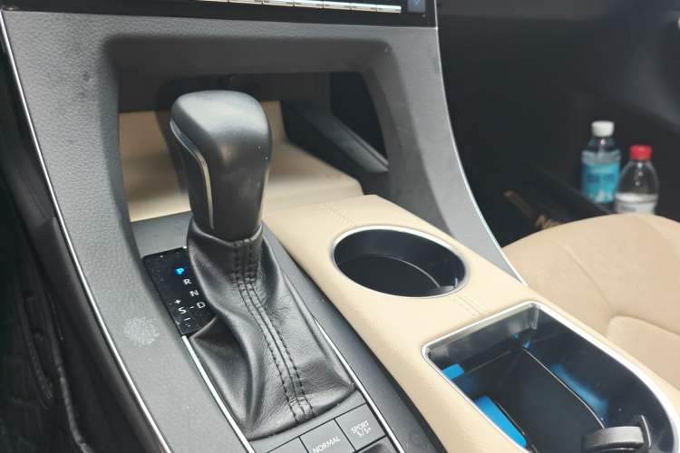Used Toyota Avalon 2019 2.5L Touring Premium Version China VI Standard Gear Lever