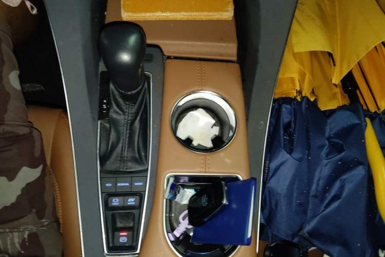 Used Toyota Avalon 2019 Dual-Engine 2.5L Limited Flagship Edition China V Standard Gear Lever