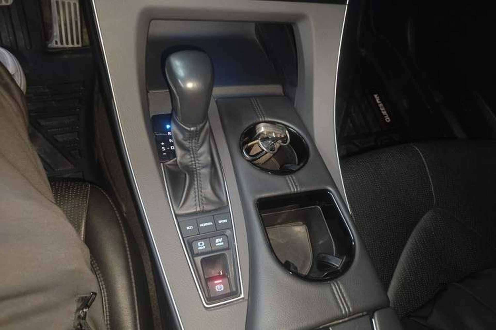 Used Toyota Avalon 2019 Dual-Engine 2.5L Luxury Edition China VI Standard Gear Lever