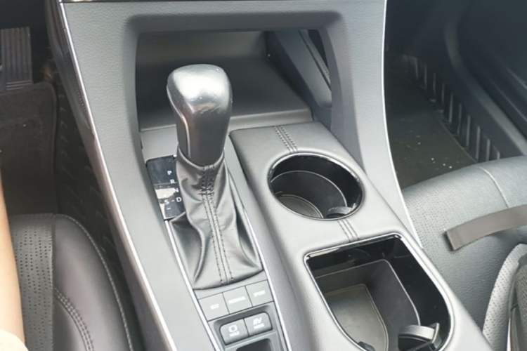 Used Toyota Avalon 2019 Dual-Engine 2.5L Luxury Edition China VI Standard Gear Lever