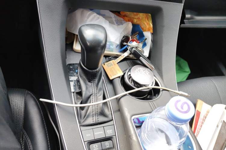 Used Toyota Avalon 2019 2.5L Touring Premium Version China VI Standard Gear Lever