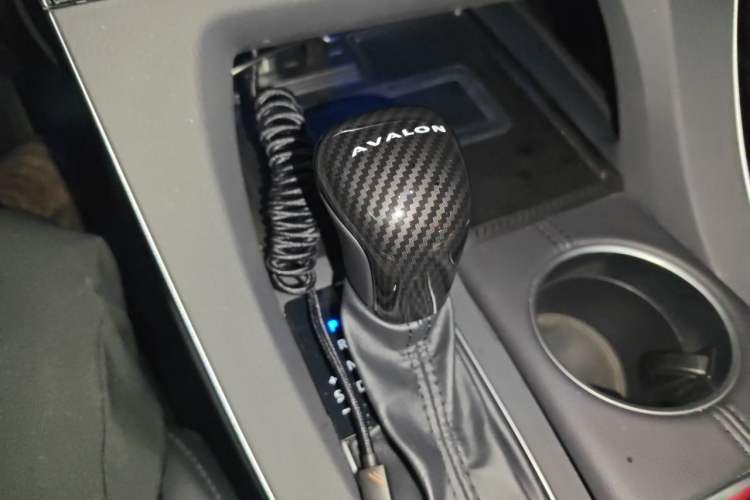 Used Toyota Avalon 2019 Dual-Engine 2.5L XLE Prestige Version China VI Standard Gear Lever